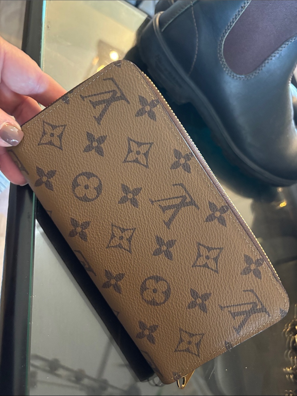 Louis Vuitton Reverse Monogram Zippy Wallet - Picture 4 of 10